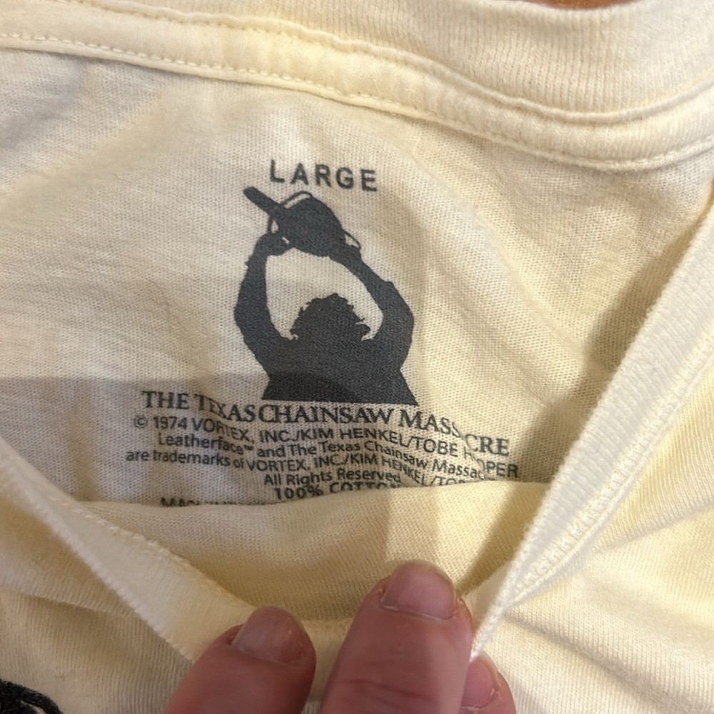 Texas Chainsaw Massacre Tshirt Halloween - Picture 5 of 5